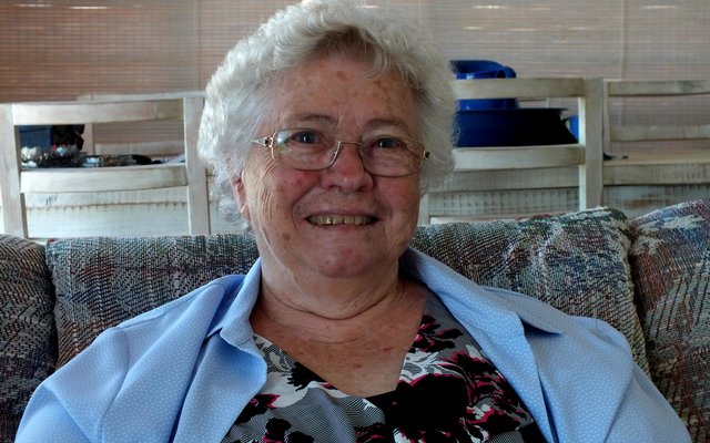 Elize van der Merwe wie se huis verlede week in Franskraal tydens ‘n brand vernietig is